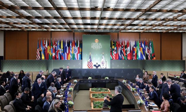 New Zealand Faces Backlash Over Secret US Mineral Talks