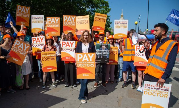 15K Public Sector Workers Given Paid Leave to Organize Strikes as Union Members