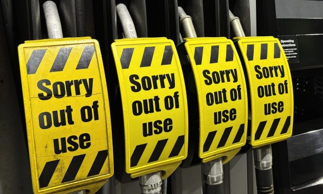 Queues Form at Petrol Stations as Price Fears Rise Amid Iran Conflict