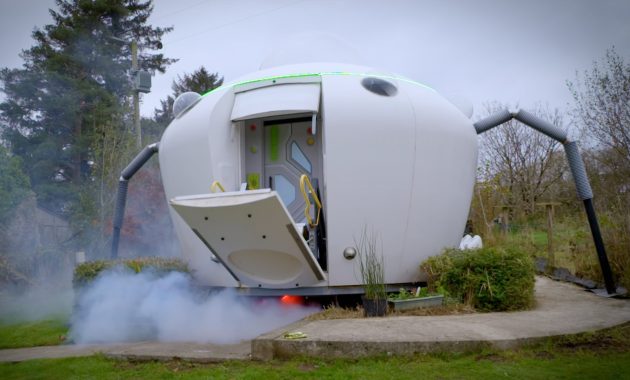 UFO Hotel in Wales: Spacecraft Door, TARDIS Bathroom, NASA Interiors