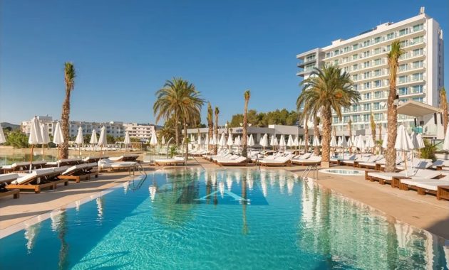 How Hotels Ended the 6 AM Sunbed Battle This Summer