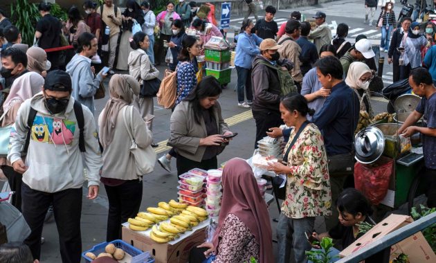 Jakarta Sends Troops to Battle Muggers, Unearthing Dark Memories