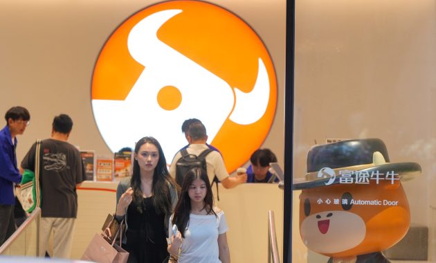 Hong Kong’s Insurance Surge Faces Cooling as Regulators Restrict Mainland Funds