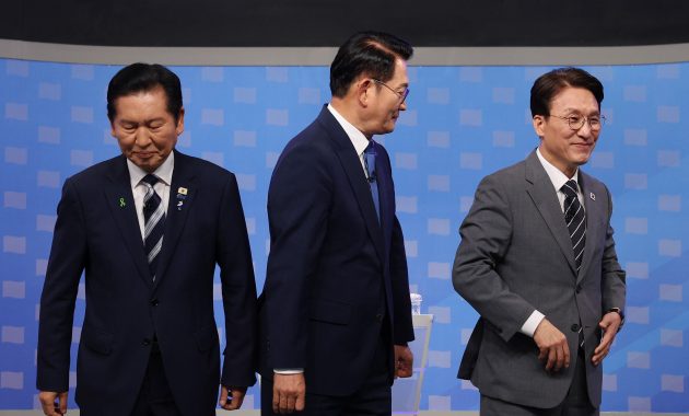 Leadership Battle Turns Personal in Democratic Race